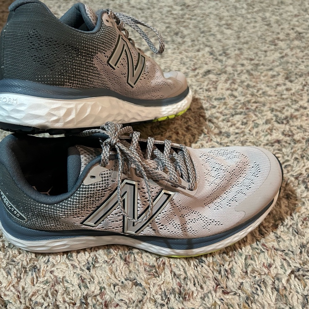 New Balance Fresh Foam 680v7 Logwood Gray Womens size 8B